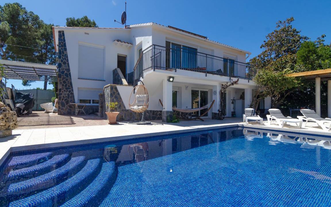 Canyelles Villa | 80 m² Villa ∙ 4 bedrooms ∙ 8 guests