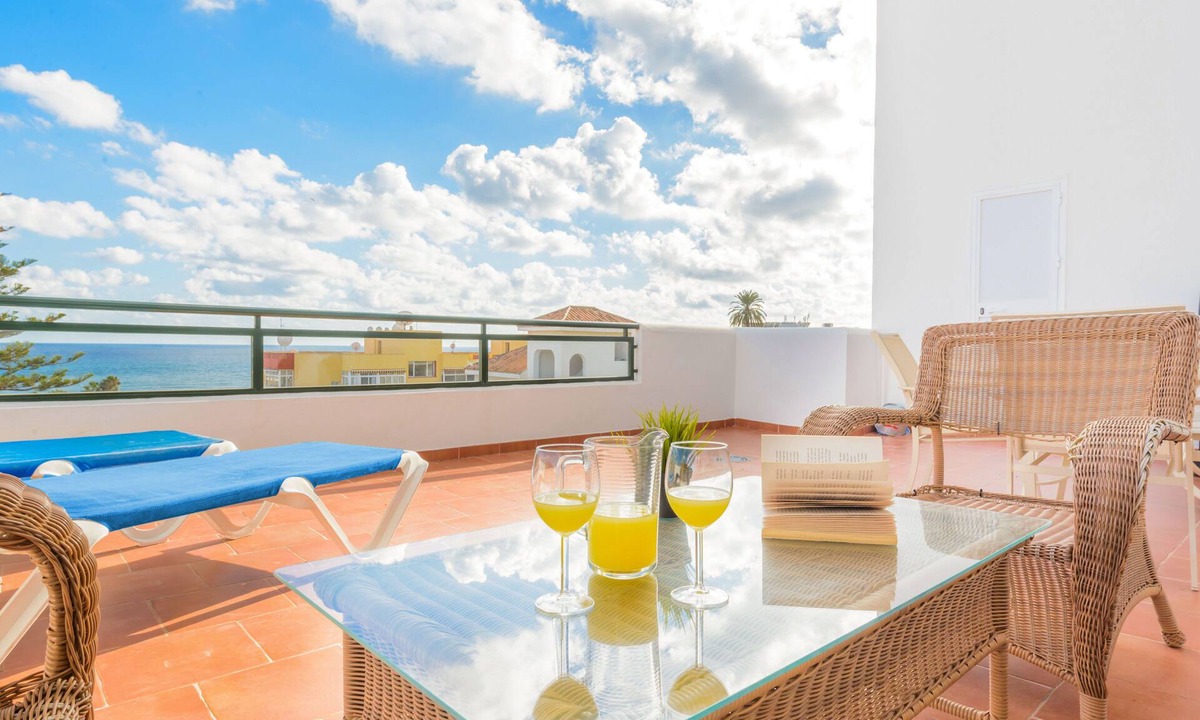 Benalmadena Costa Apartment | 80 meters from the beach !, Wifi, large terrace, parking, swimming pool, sea view