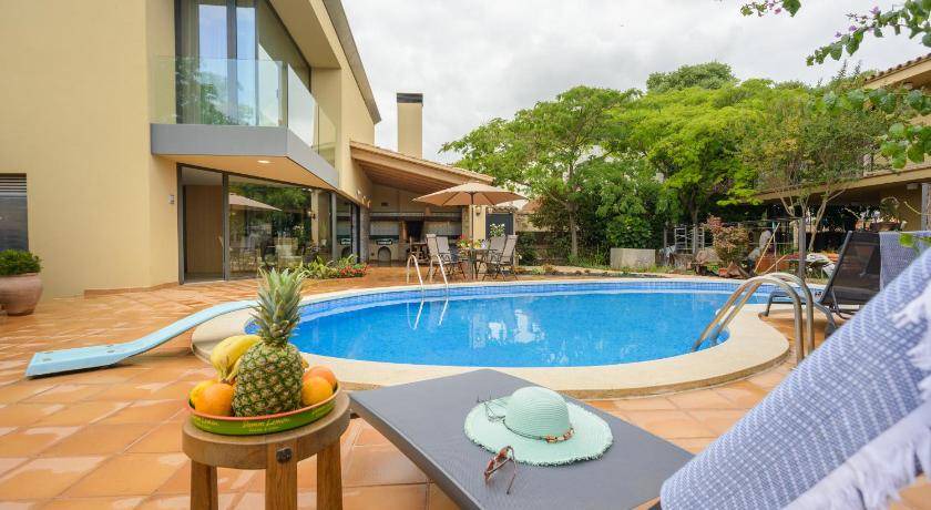 Vilabertran House | 800 m² House ∙ 5 bedrooms ∙ 10 guests