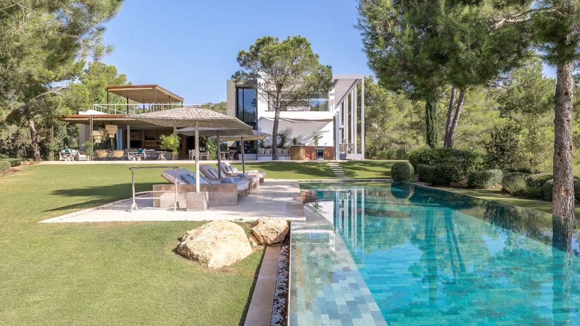 Sant Joan de Labritja Villa | 894 m² Villa ∙ 8 bedrooms ∙ 16 guests
