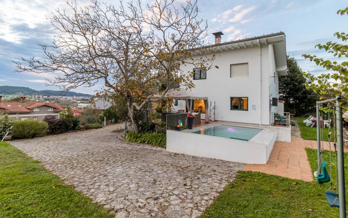 Colindres House | 92 m² House ∙ 6 bedrooms ∙ 12 guests