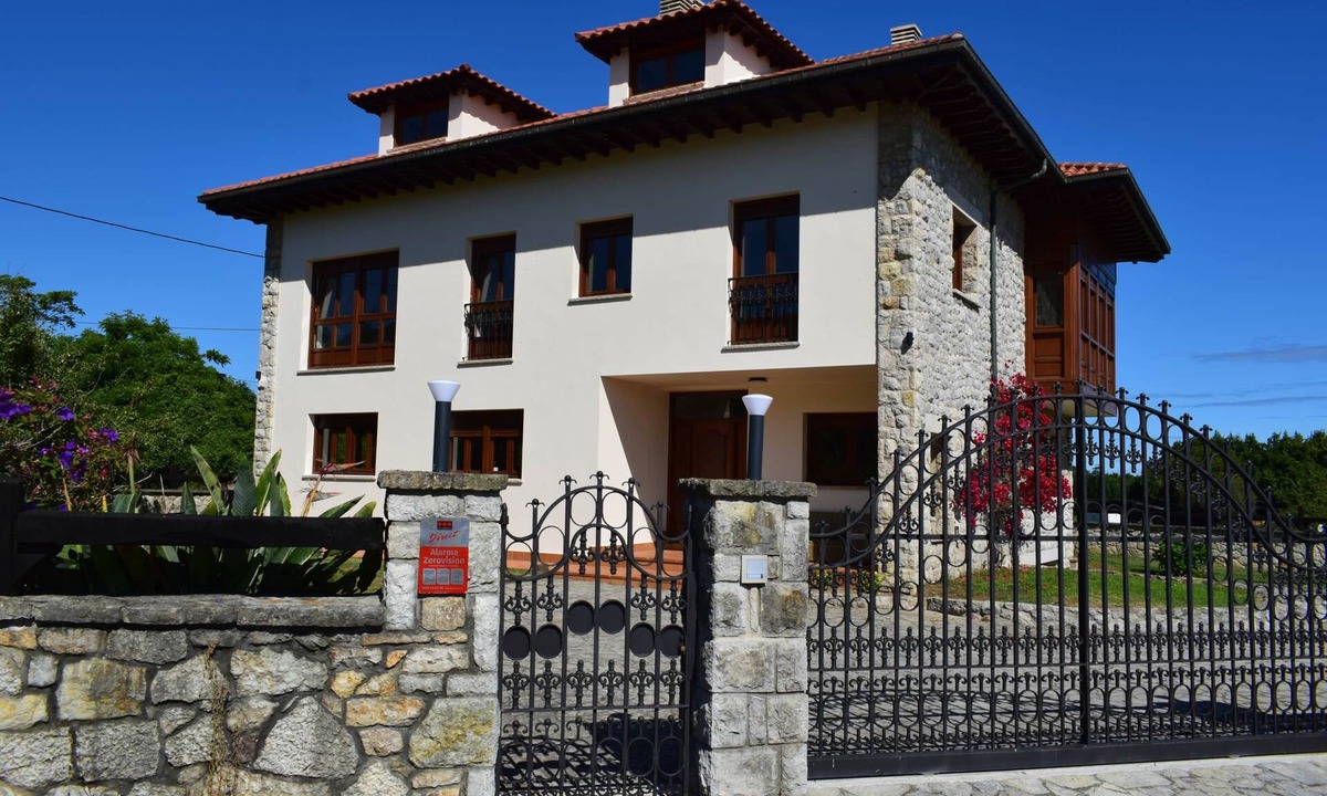 Naves House | A 10 Minutos de Gulpiyuri, Llanes y Ribadesella, y a Sólo 25 de Picos de Europa