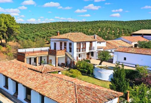 Recas House | A 30 min del Puy de Fou y Toledo con piscina, bbcoa, AC, free Wifi, jardín, terraza con magníficas vistas