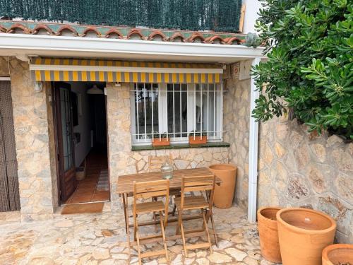 Calella de Palafrugell Apartment | A comfortable apartment 5 minutes from Golfet Beach