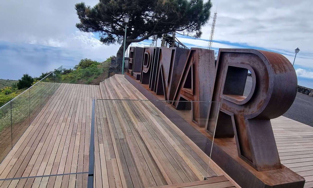 Las Casas House | a porch