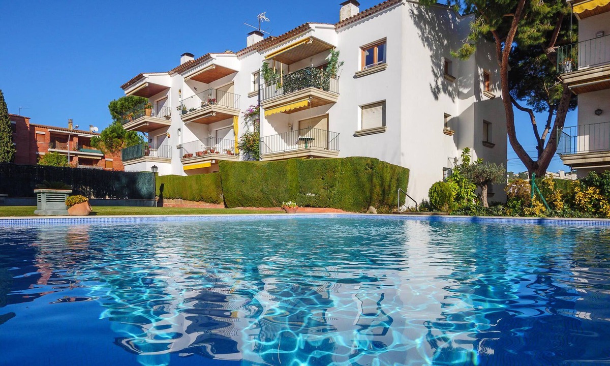 Calella de Palafrugell Apartment | AA-1 Cozy apartment in the center with pool.