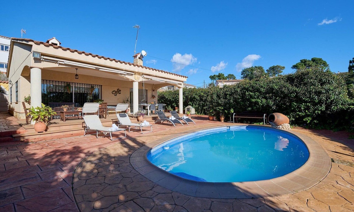 Lloret Blau Villa | Airy escape near Lloret coast