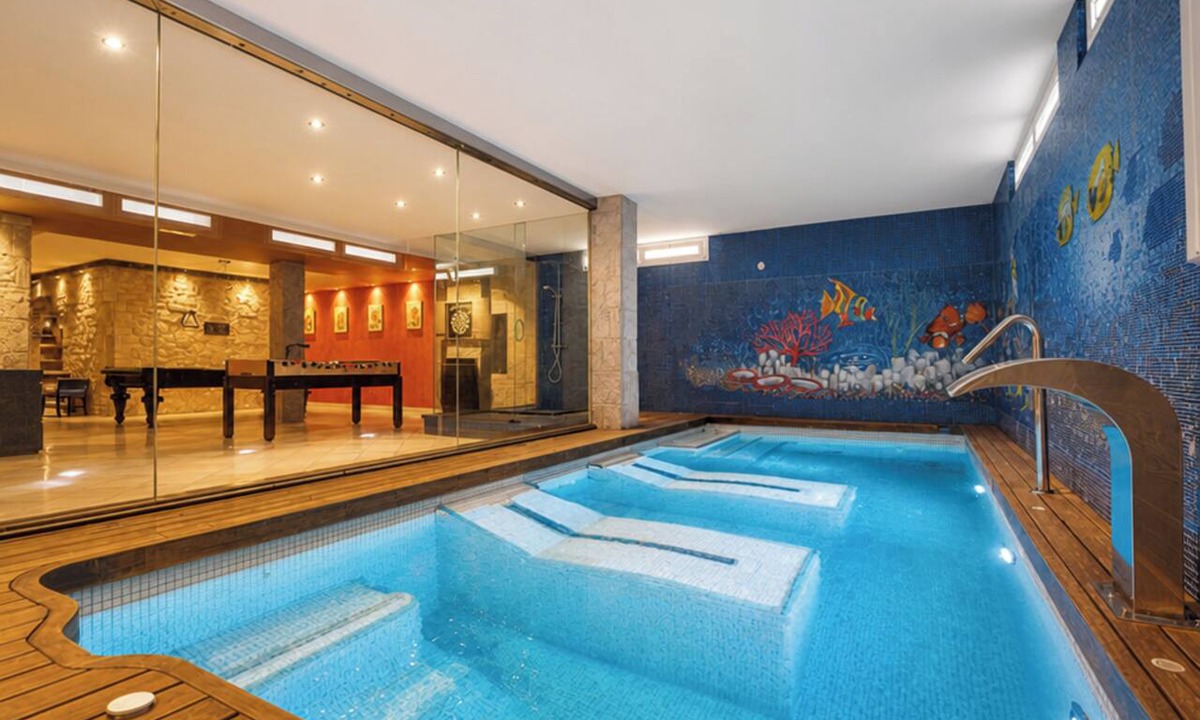 Lorca Ski Chalet | Alameda Villa | Pool | Indoor Spa | Golf | Gym