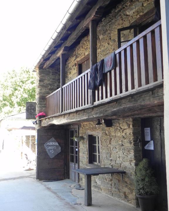 Triacastela Hostel | Albergue Atrio