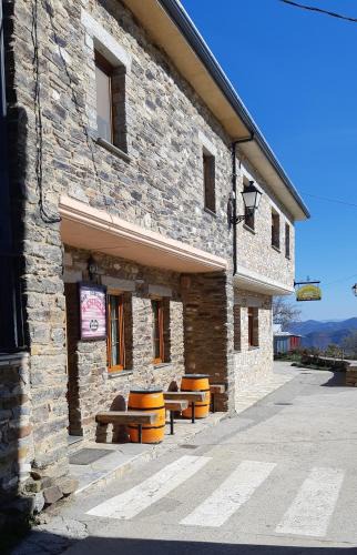 Vega de Valcarce Hostel | Albergue la escuela