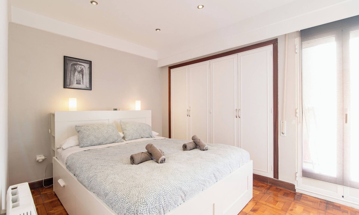 Egia Apartment | Amara Apartmnt *AMONAREN ETXEA*. Free WiFi, ROOMS, rent parking.
