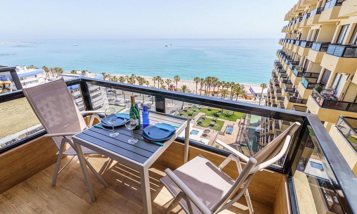 Torrequebrada Apartment | Amazing views Beachfront Apartment with Swimming Pool