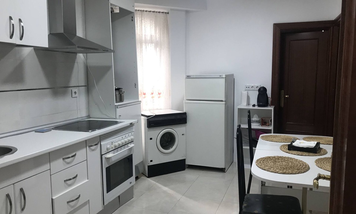Salesas Apartment | Amplio y Semi Céntrico. Zona Pinchos