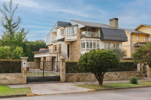 Sarria House | Antica Pacios