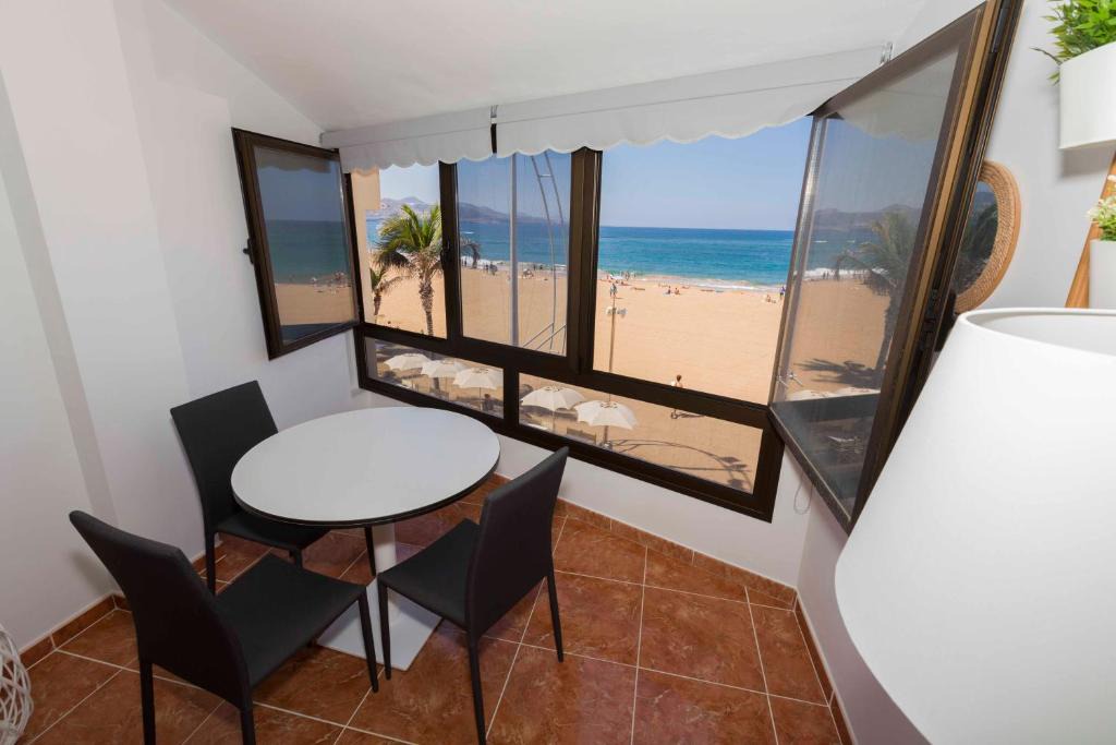 Las Palmas de Gran Canaria Apartment | Apartamento En Primera Linea De Playa