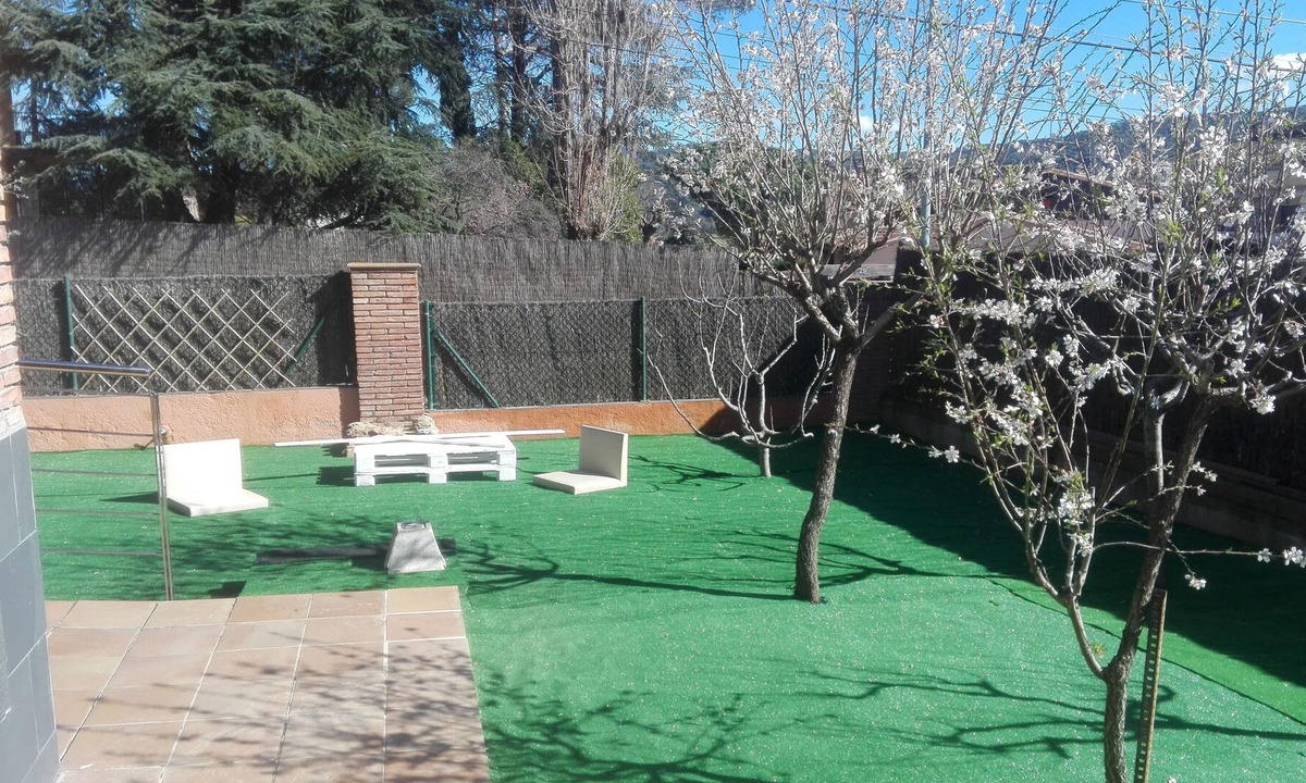 Llinars del Valles Apartment | Apartament 20'beach, near BCN, bbq, wifi (fiber) pool- all private, train direct
