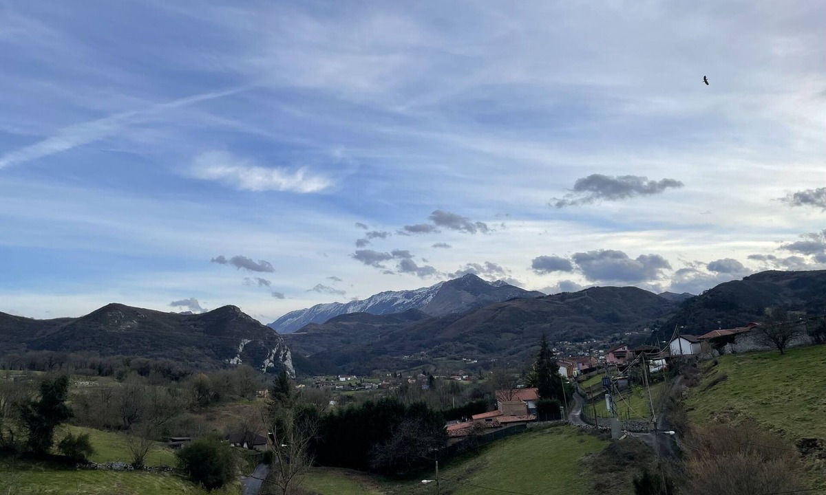 Santa Marina de Oblanca Apartment | Apartamentos Las Caldas . Castillo de Priorio , 15 Minutos del Centro de Oviedo
