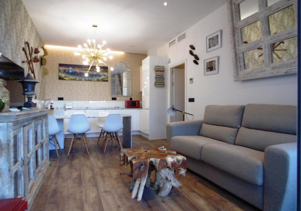 Carihuela Apartment | Apartamentos LOLA y MANUELA en primera línea playa Carihuela con excelente Terraza-jardin de 80 m2 frente al Mar con aparcamiento privado Ideal para descansar oyendo las olas del Mar