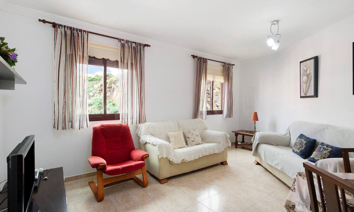 Santa Cruz de la Palma Apartment | Apartment 'Los Girasoles' with Sea View, Balcony and Wi-Fi