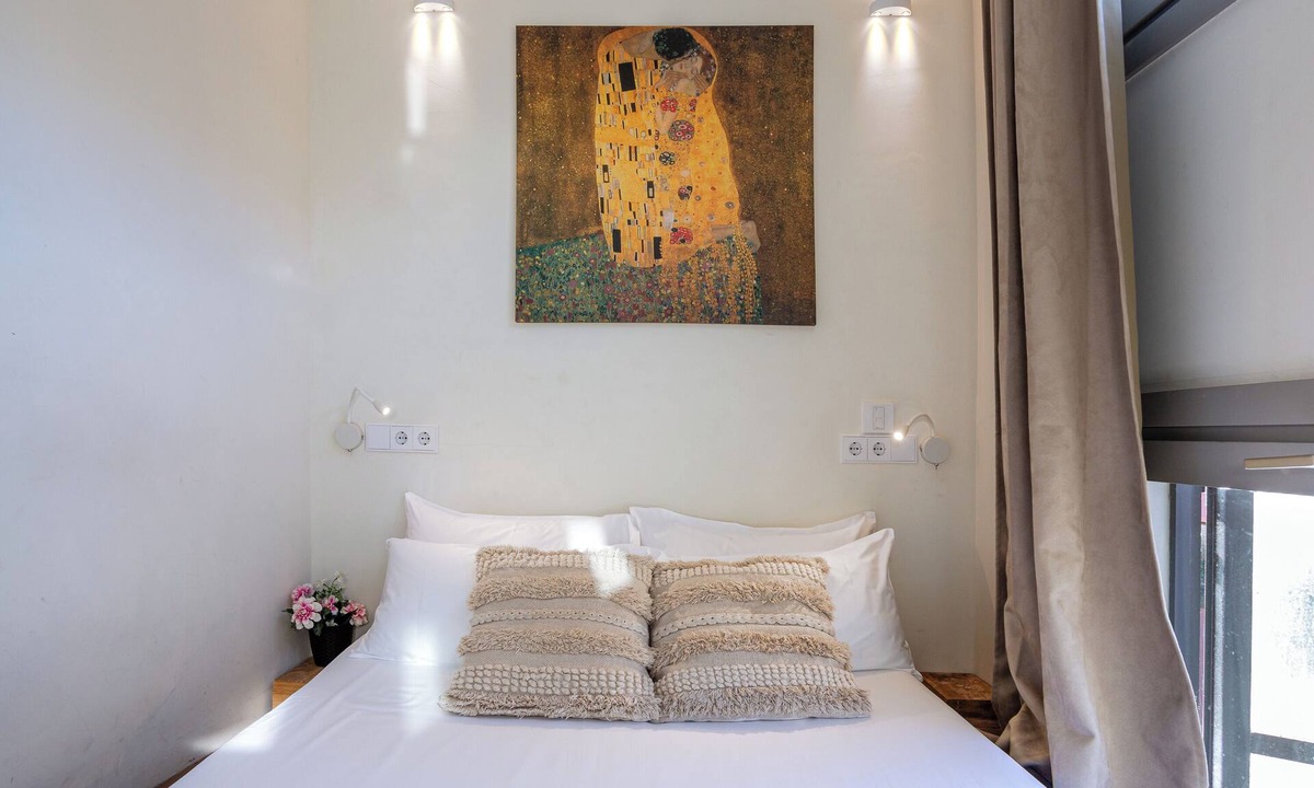 Barri Vell Apartment | Apartment '2 Romero' with Balcony, Wi-Fi and Air Conditioning