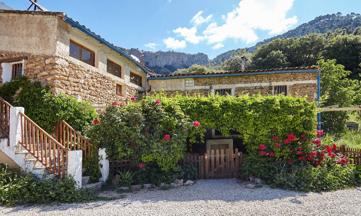 Beas de Segura Apartment | Apartment 'Apartamento Cortijo El Soto' with Shared Pool, Shared Terrace and Wi-Fi