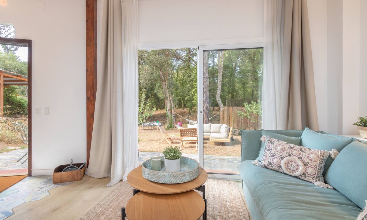 Can Carbonell House | Apartment 'Bacom House' with garden in the forest