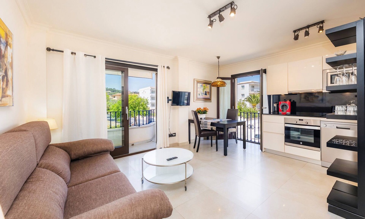 Cala Ratjada Apartment | Apartment 'Brillant' close to the Beach with Balcony & Wi-Fi