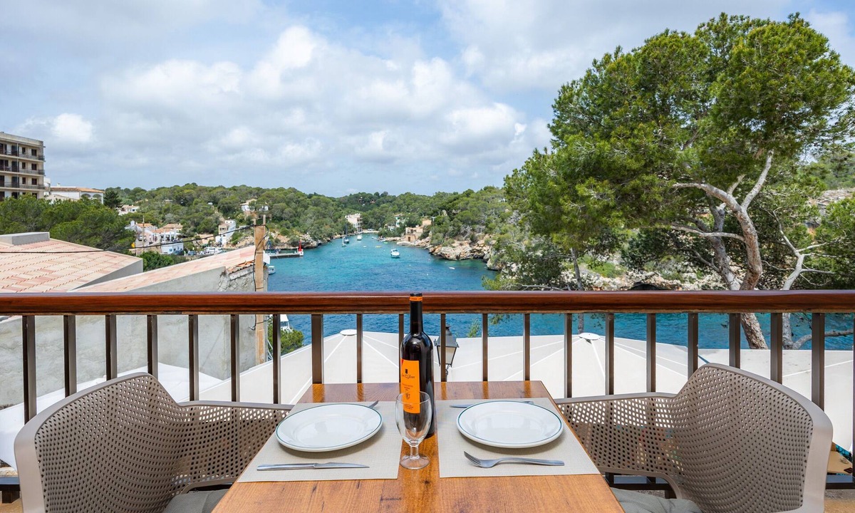 Cala Figuera Apartment | Apartment 'Cala Figuera 2b' with Sea View, Wi-Fi and Air Conditioning