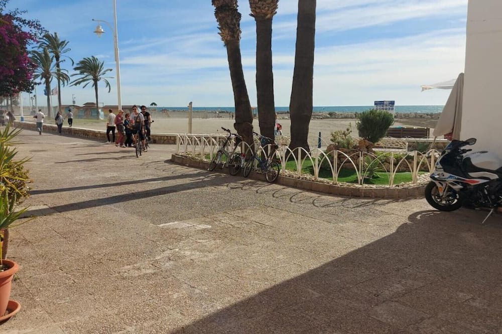 Pedregalejo Apartment | Apartment 'Casa Playa 3 Dormitorios' with Sea View, Wi-Fi and Air Conditioning