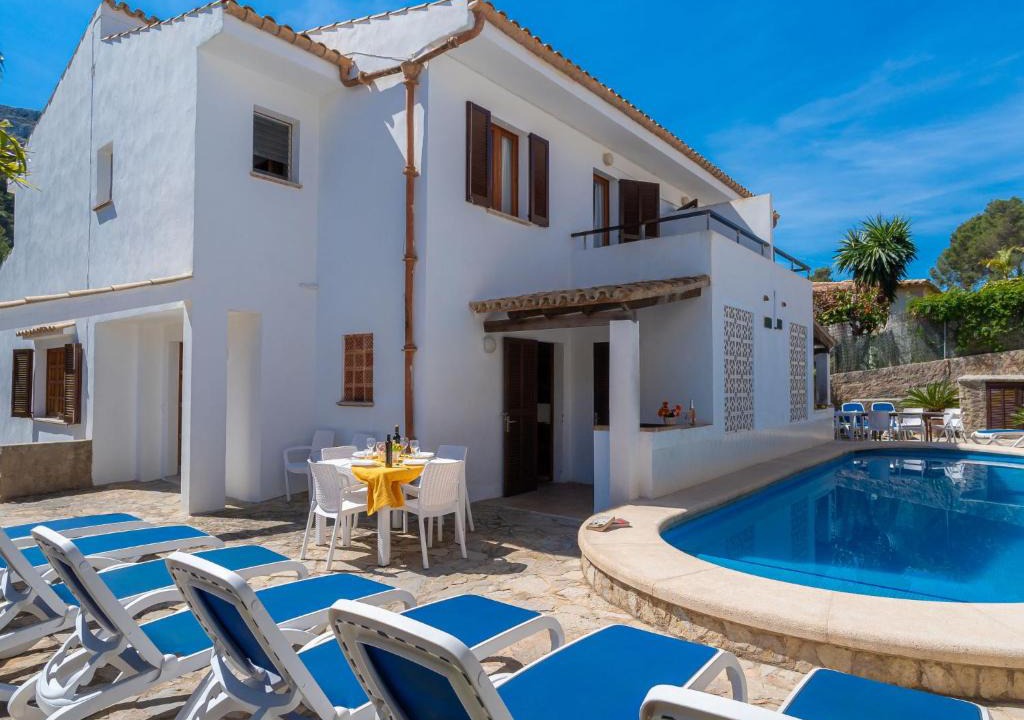Cala San Vicente Apartment | Apartment Clara A - CSV175 by Interhome