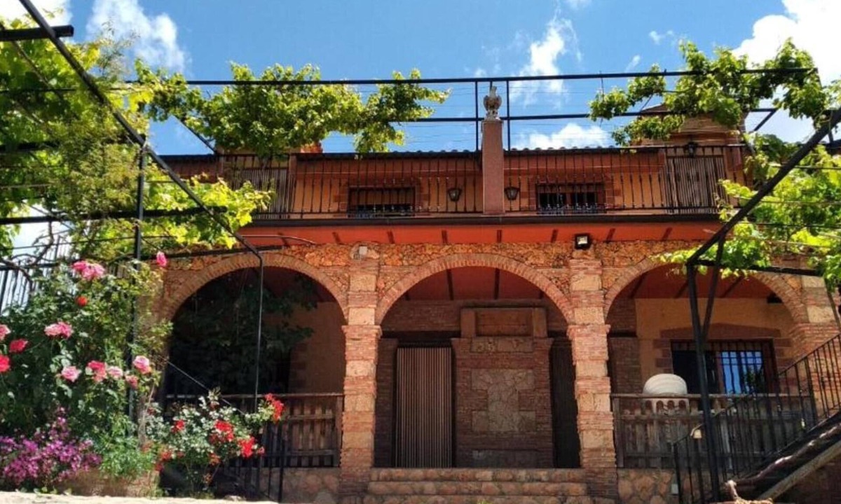 La Iruela Apartment | Apartment 'Cortijo el Lerele' with Mountain View, Pool, Terrace & Wi-Fi