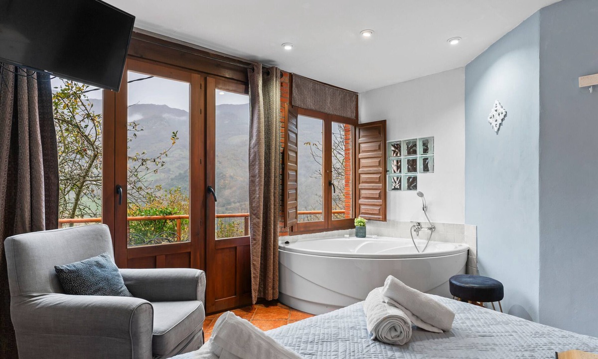 Santa Maria Apartment | Apartment 'El Ablanu, Jacuzzi Y Vistas' with Mountain View, Private Terrace and Wi-Fi