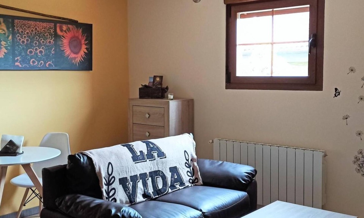 Abalos Apartment | Apartment 'El Guardaviñas Periquita' with Mountain View, Shared Terrace and Wi-Fi