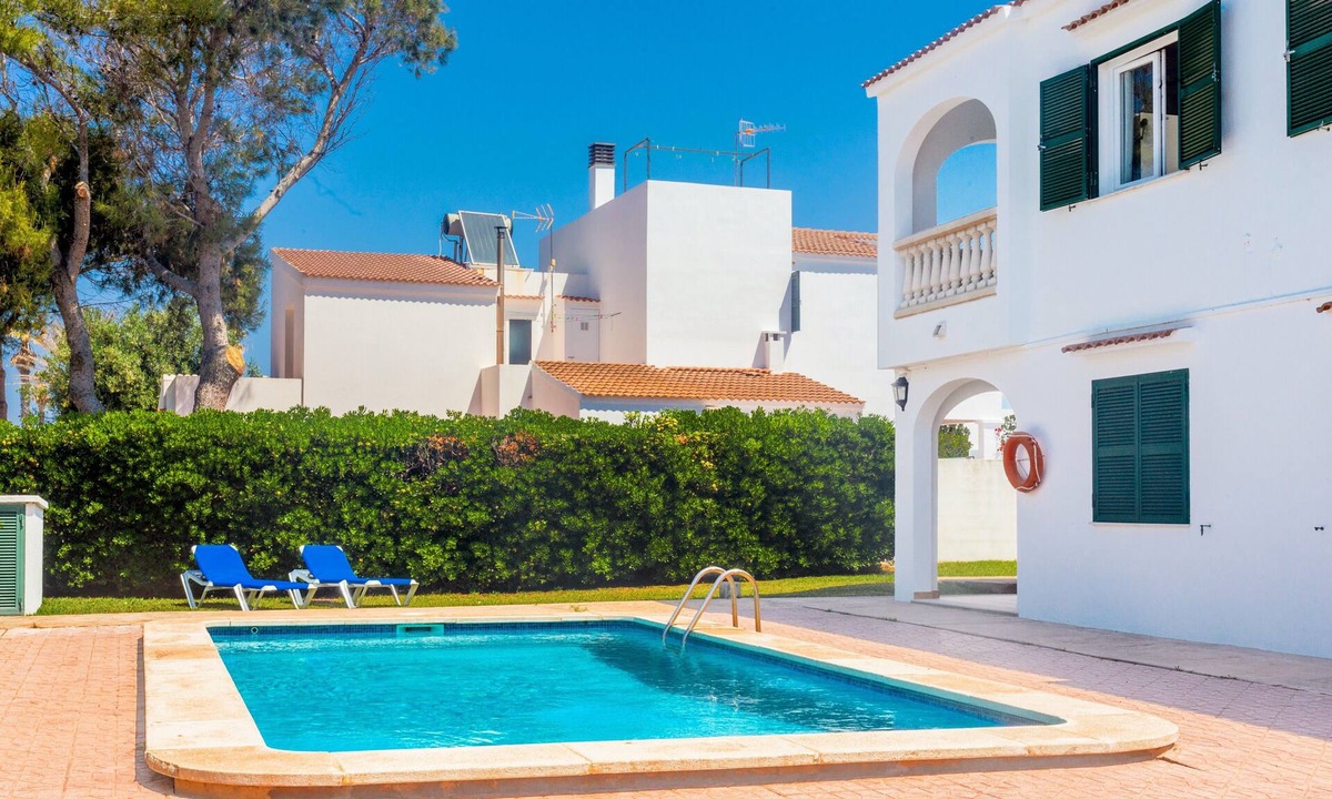 Cala Blanca Apartment | Apartment 'Delfín 8' with Shared Pool, Wi-Fi, and Air Conditioning