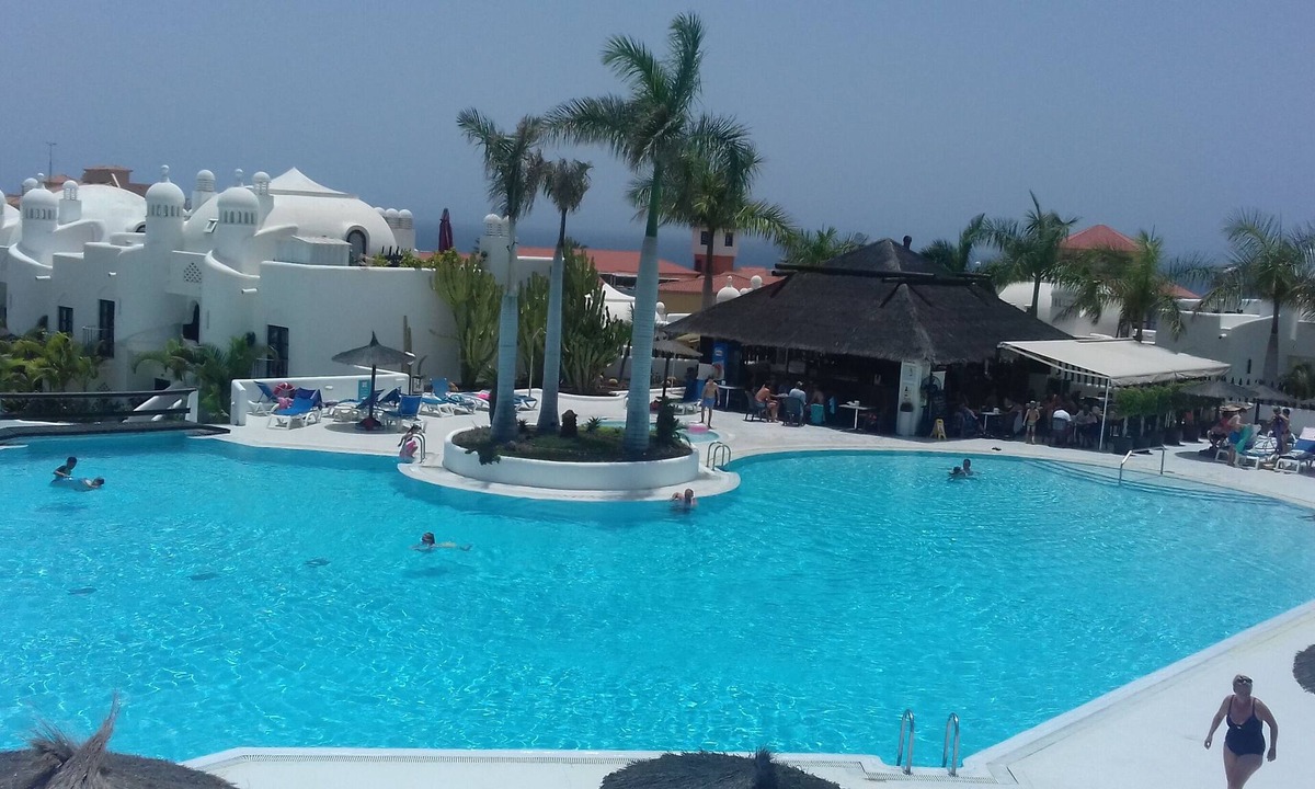 Costa Adeje Apartment | Apartment in a superb complex with 3 swimming pools, bar, Wifi near the sea