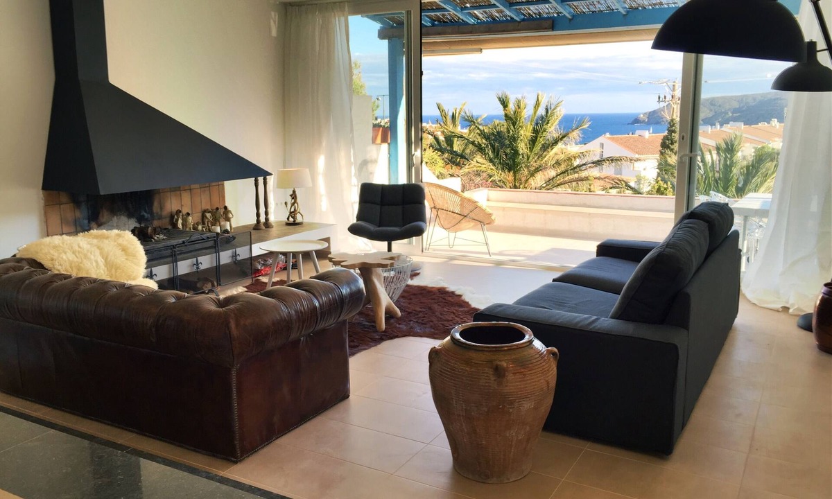 Cadaques Apartment | Apartment in Cadaques with airco, terrace, use of pool, private parking