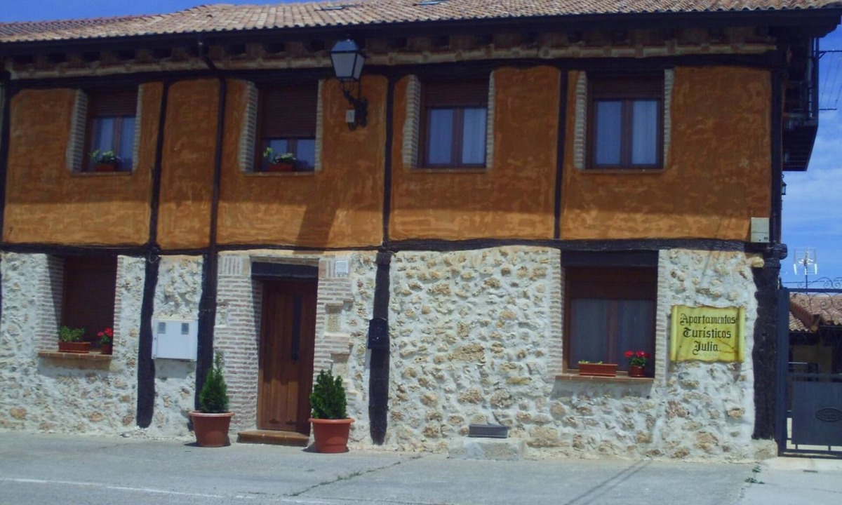 Valdemaluque Apartment | Apartment 'Julia De 2 Habitaciones' with Mountain View, Wi-Fi and Air Conditioning