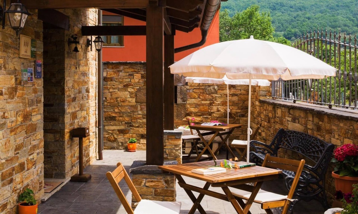 Caboalles de Abajo House | Apartment 'La Alcoba' with Mountain View, Shared Pool and Wi-Fi