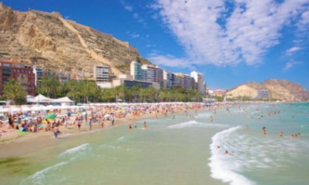 Campoamor Apartment | Apartment 'Mini Loft' with Balcony, Wi-Fi and Air Conditioning