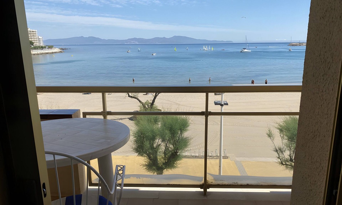 L'Escala Apartment | Apartment 'Platja Mar 2' with Sea View and Balcony