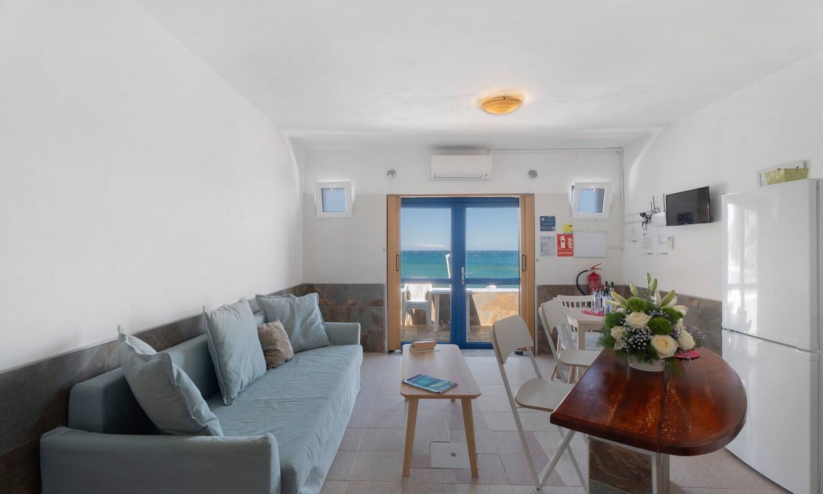 Alojera Apartment | Apartment 'Playa Azul - 4' with Sea View, Wi-Fi and Air Conditioning
