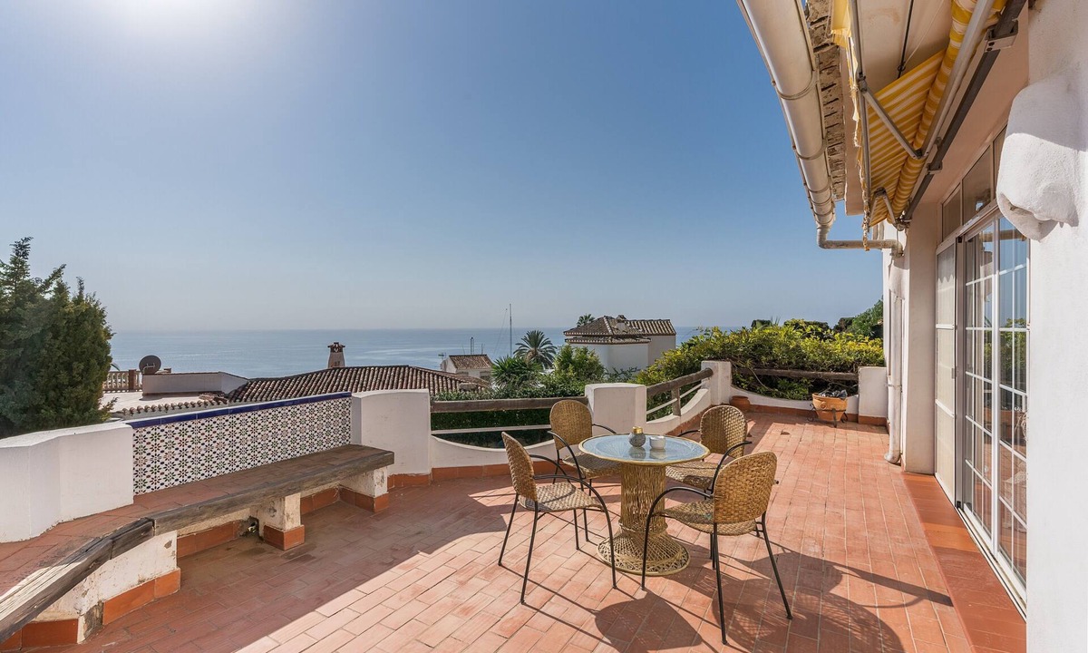 Salobrena Apartment | Apartment 'Villa Martinez Apartamento 2' with Sea View, Wi-Fi and Air Conditioning
