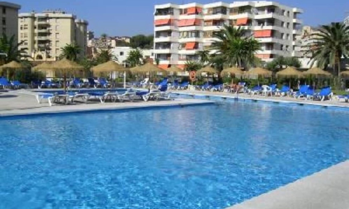 Torremolinos City Centre Apartment | Apartment with sunny terrace in complex with swimming pool, close to the beach