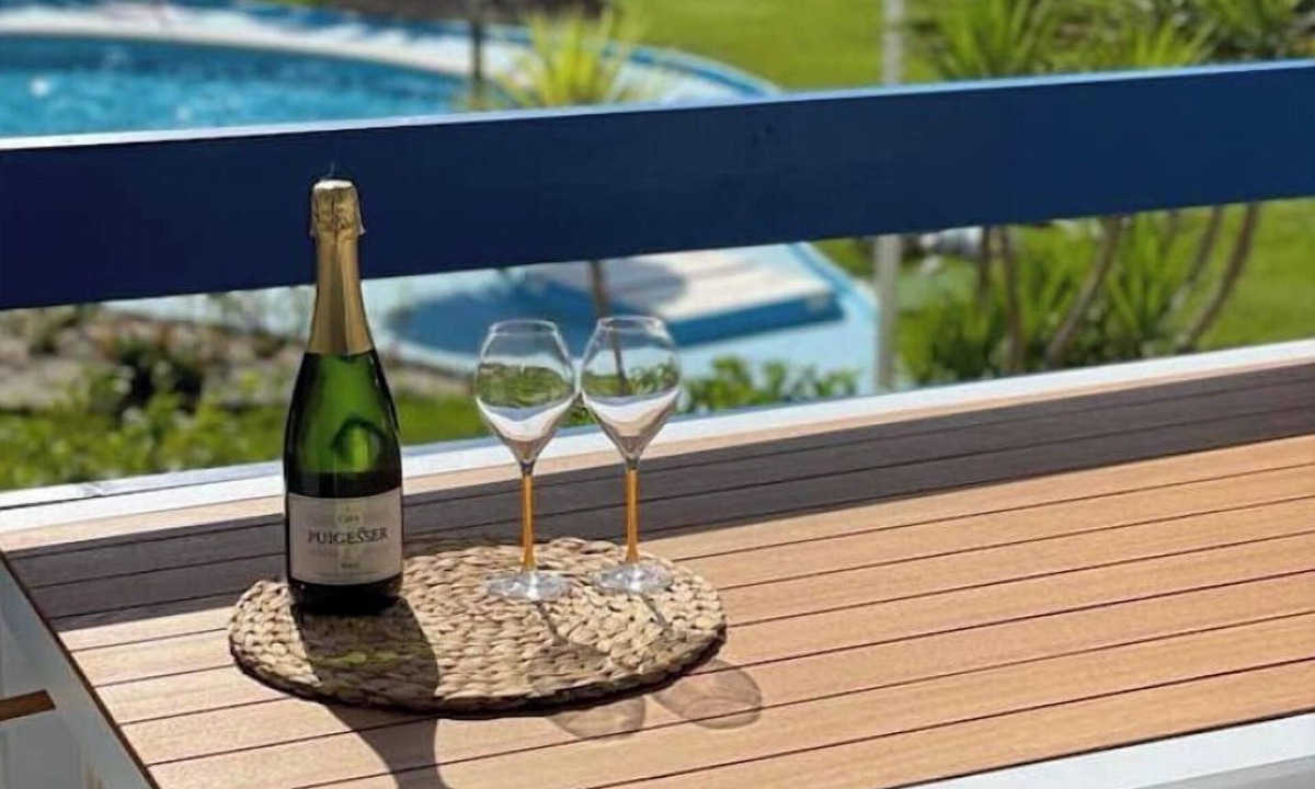 Flamenca Beach Apartment | Appartement Totalement Rénové- vue Piscine