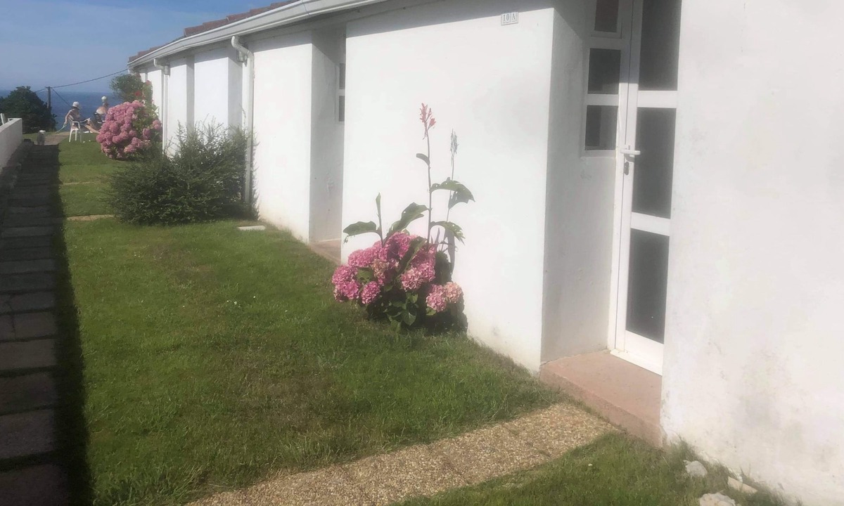 Laredo House | Attached bungalow/Small bungalow/Small cottage