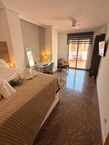 Benalua Apartment | Balcony room with AC near Alicante center
