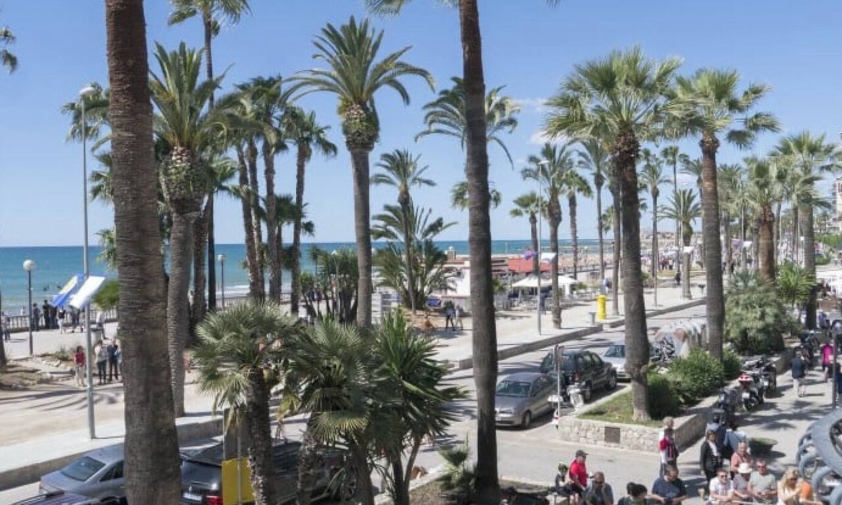 Sitges Town Center Apartment | Batlló: In front of the Ribera Beach, in the center of Sitges.