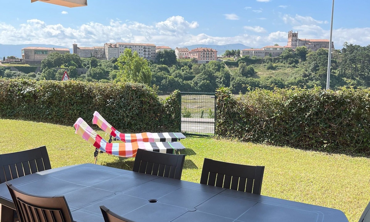 San Vicente de la Barquera Apartment | Beautiful apartment on the coast with garden and swimming pool. Unique view!