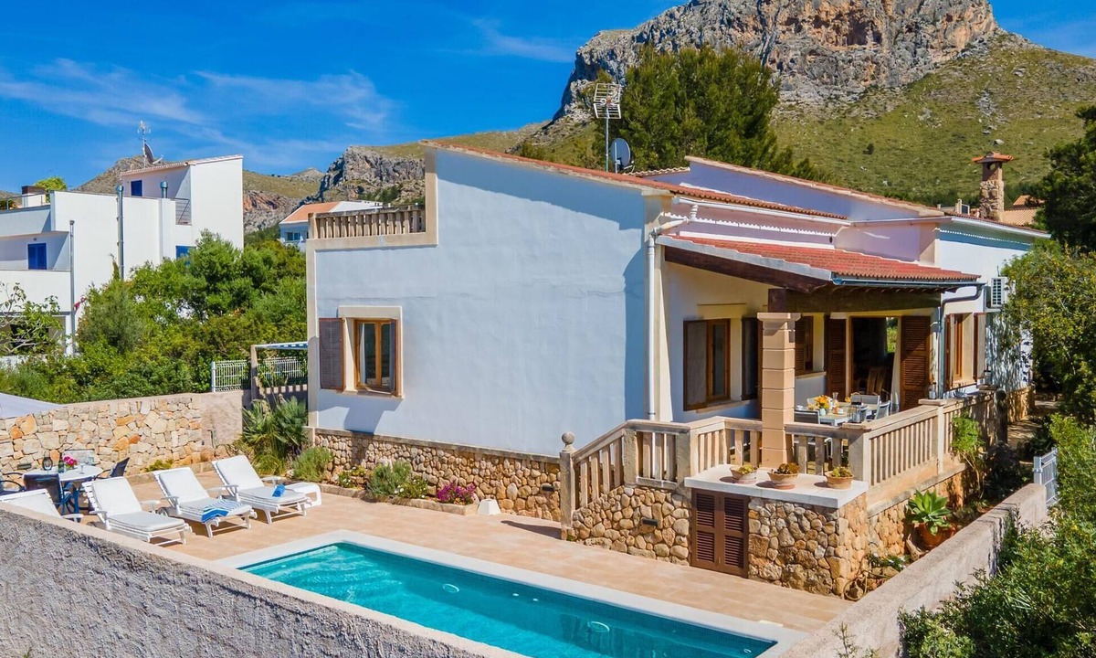 Urbanizacion Mont Ferrutx House | Beach front home in Colonia de Sant Pere