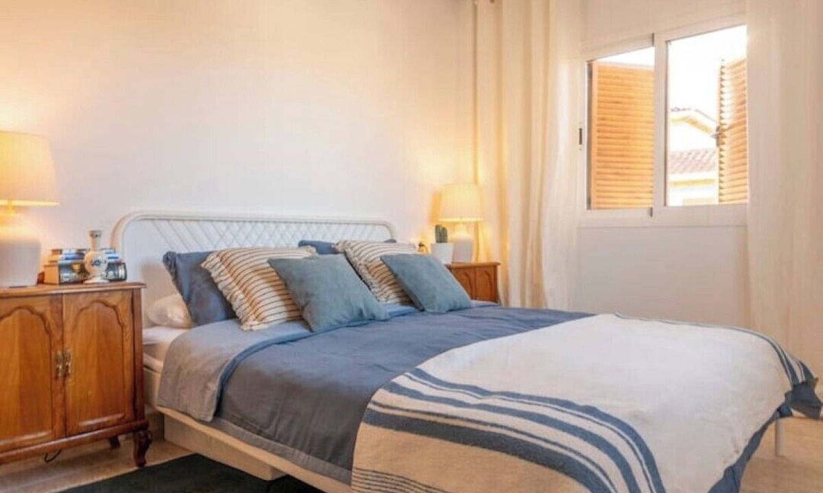 Vera Beach Apartment | Beachfront flat: King bed, pool, parking, heated